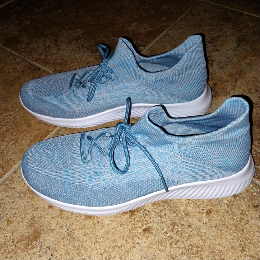 Never worn tennis shoes